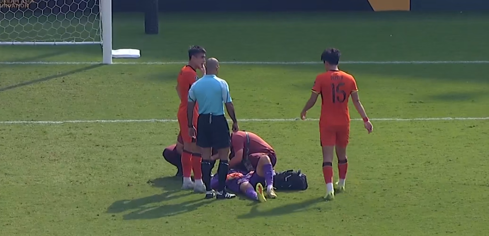 海星体育官网-虚惊一场！李昊受伤倒地，队医入场治疗，对手爆射击中横梁